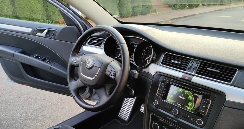 Skoda Superb cena 29900 przebieg: 208000, rok produkcji 2011 z Płock małe 704